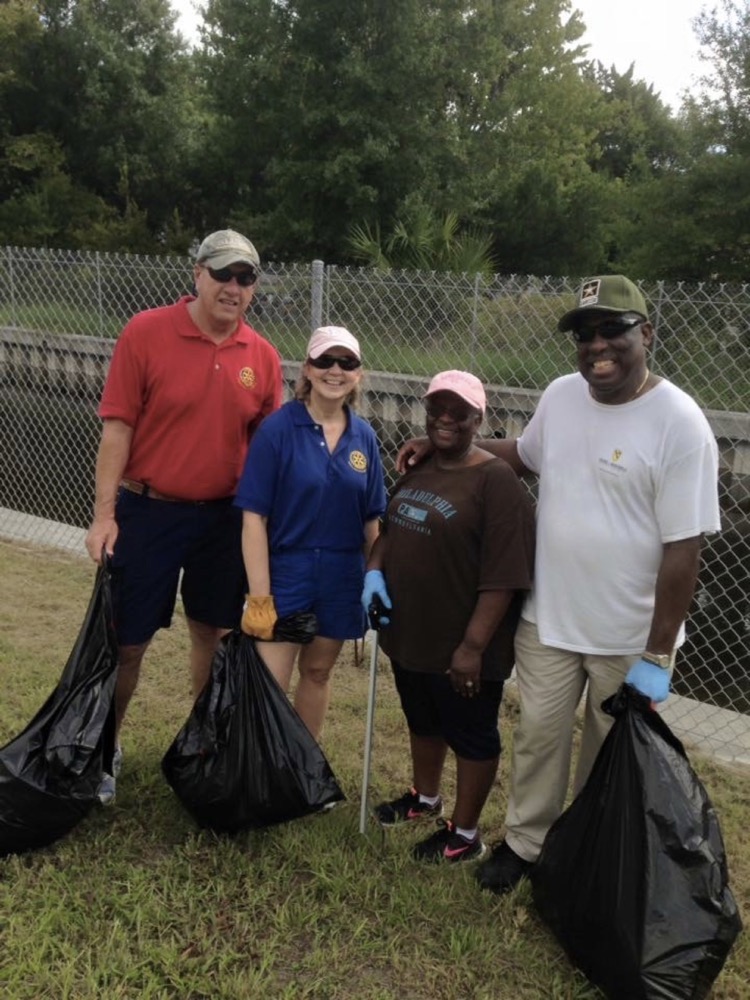rotary-community-cleanup-11